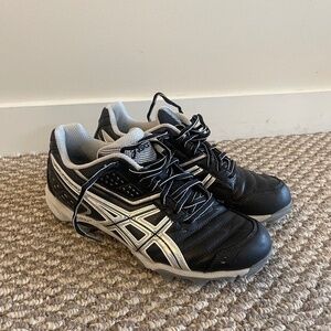 Women asics gel cleats. Size 8.5. Like new